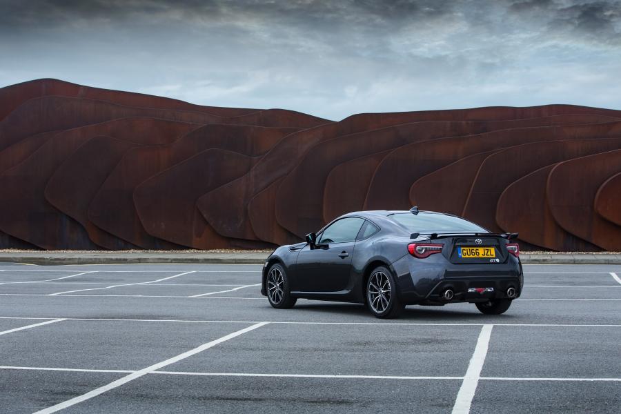  Toyota GT 86 2016 года  (UK) (фото 10 из 31)